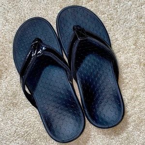 Vionic Tide II Black Flip Flops Toe Sandals Size 6